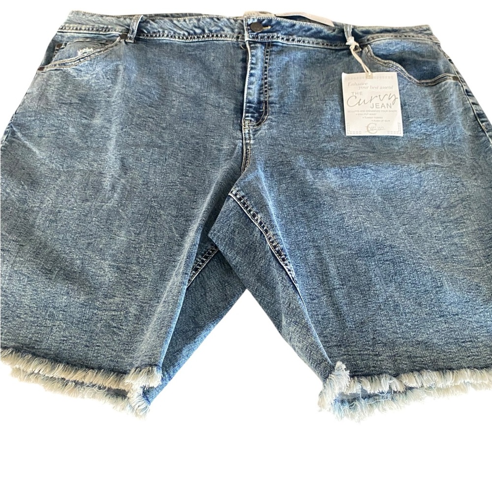 Plus sz 24w stay put waist tummy toning push up bum acid wash raw hem long short